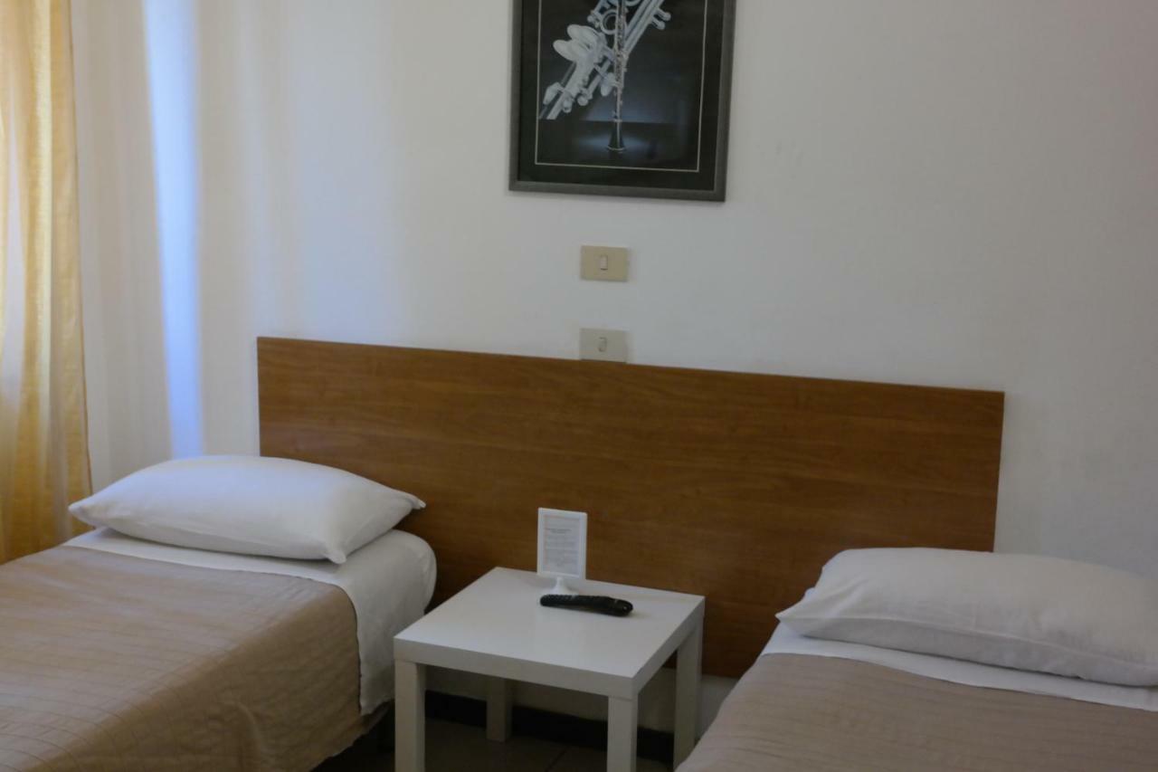 Hotel Houston Livorno - Struttura Esclusivamente Turistica - Not For Business Or Workers Exterior foto