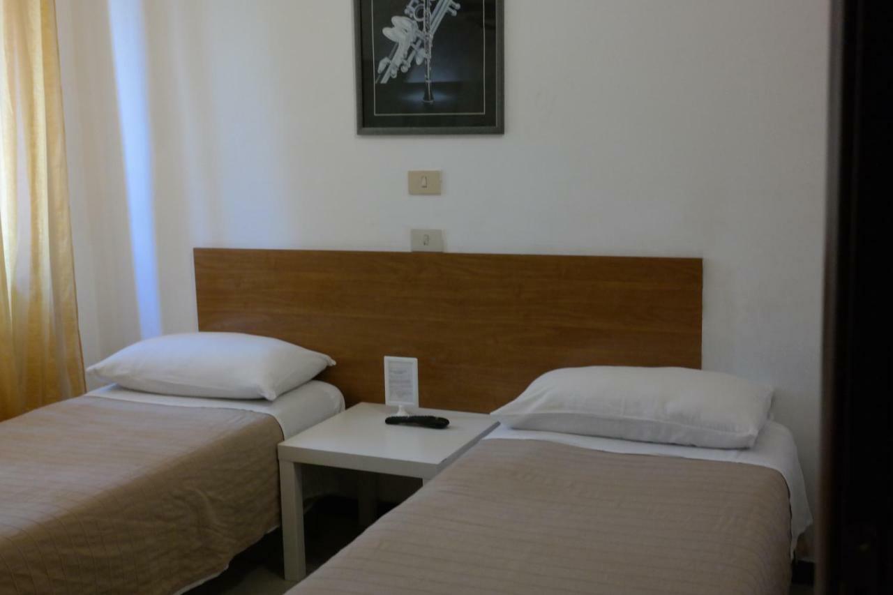 Hotel Houston Livorno - Struttura Esclusivamente Turistica - Not For Business Or Workers Exterior foto