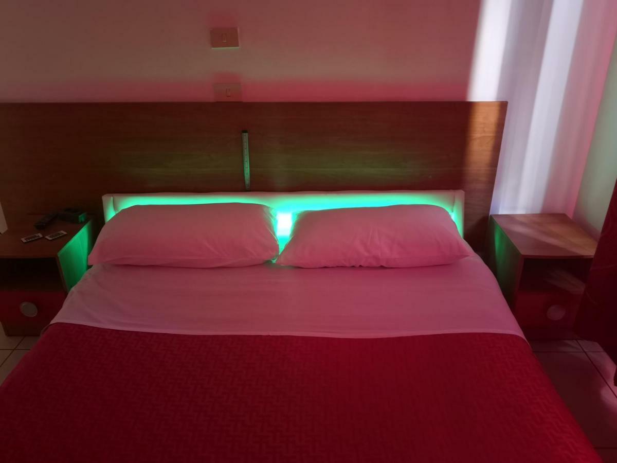 Hotel Houston Livorno - Struttura Esclusivamente Turistica - Not For Business Or Workers Exterior foto